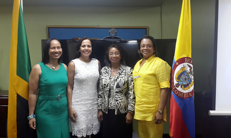 Gobernadora Aury Guerrero y Embajadora de Jamaica Joy Willard