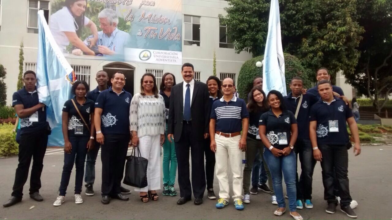 Gobernadora se reúne con estudiantes isleños de universidad Adventista de Medellin